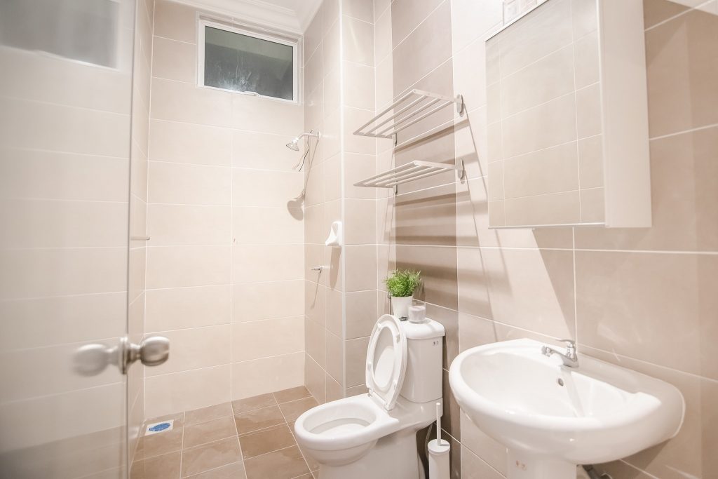 14- Couple Toilet-min